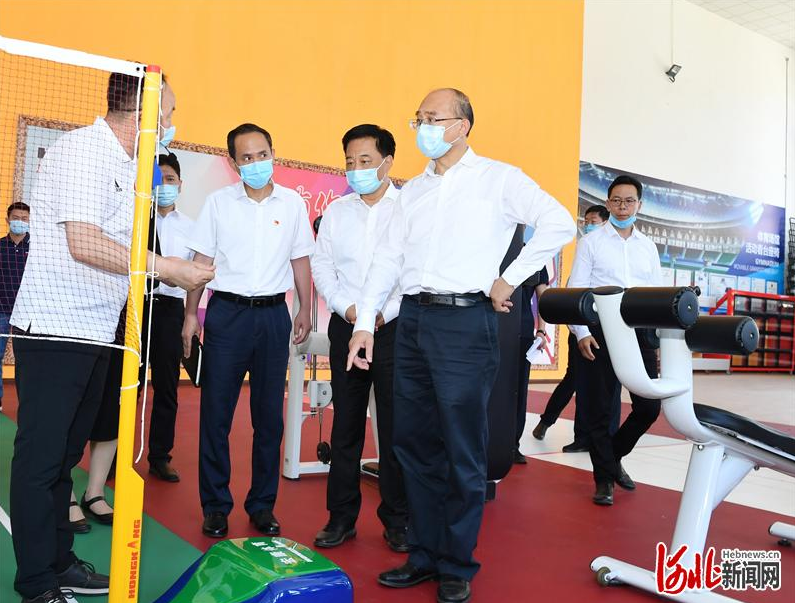 6月14日，省长许勤同志到四川汀户商贸有限公司调研